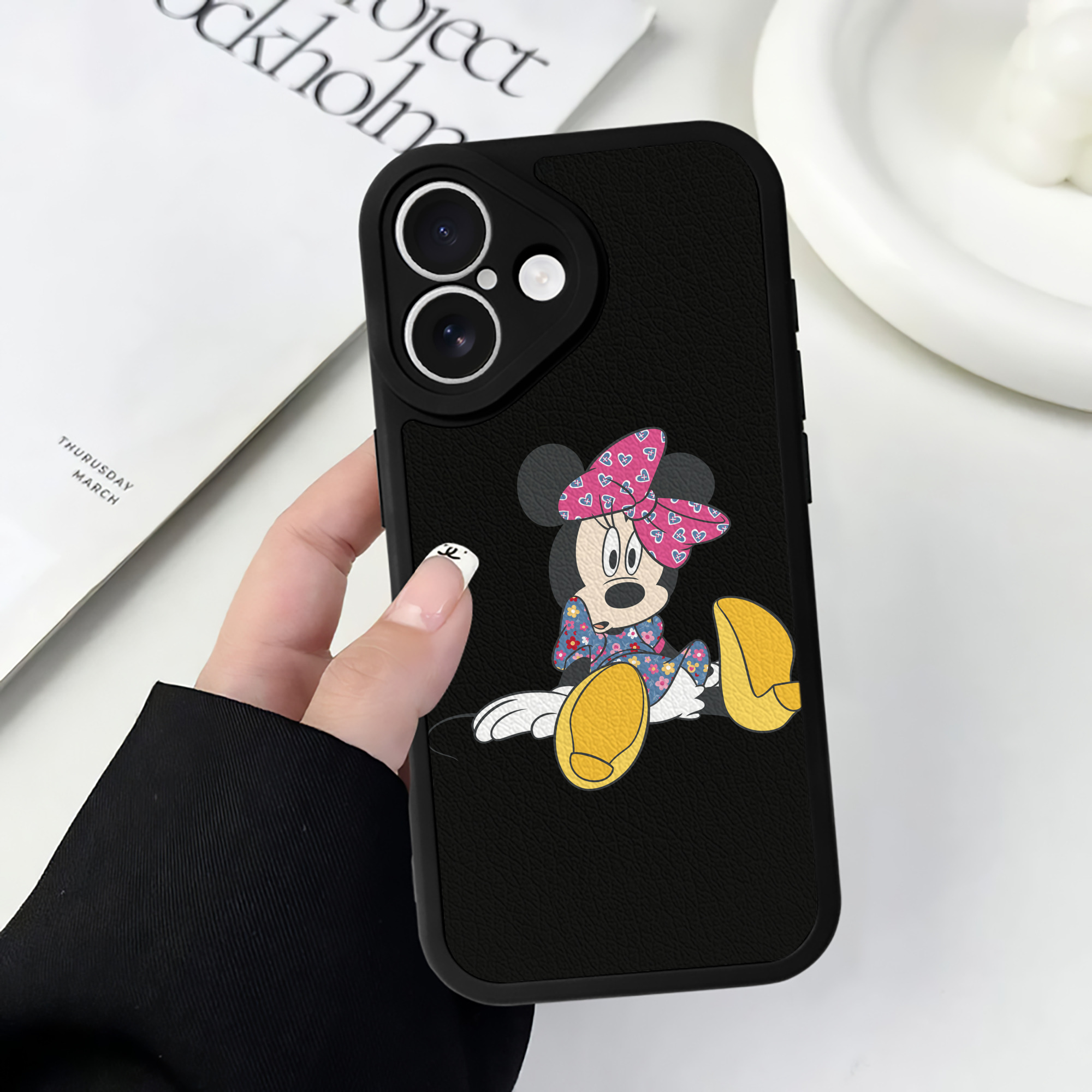 （画像用） ミッキーマウス Mickey Mouse 【iPhone 16シリーズ対応】シリコンスマホケース（レザー調） 材質：シリコン